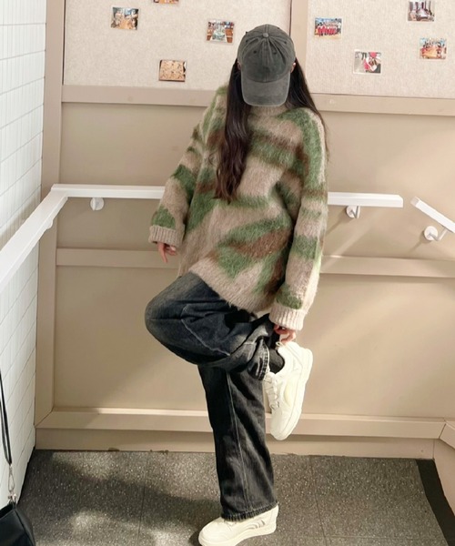 DIAVEL（ディアベル）の「シャギージャカードニットトップス　ビッグシルエットニットプルオーバー（ニット/セーター・レディース・グリーン/レッド/ブラック×ホワイト/ブラウン・M）」の6枚目の写真