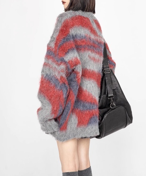 DIAVEL（ディアベル）の「シャギージャカードニットトップス　ビッグシルエットニットプルオーバー（ニット/セーター・レディース・グリーン/レッド/ブラック×ホワイト/ブラウン・M）」の8枚目の写真