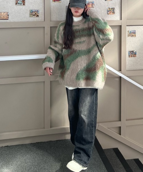 DIAVEL（ディアベル）の「シャギージャカードニットトップス　ビッグシルエットニットプルオーバー（ニット/セーター・レディース・グリーン/レッド/ブラック×ホワイト/ブラウン・M）」の14枚目の写真