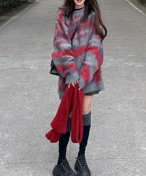 DIAVEL（ディアベル）の「シャギージャカードニットトップス　ビッグシルエットニットプルオーバー（ニット/セーター・レディース・グリーン/レッド/ブラック×ホワイト/ブラウン・M）」の15枚目の写真