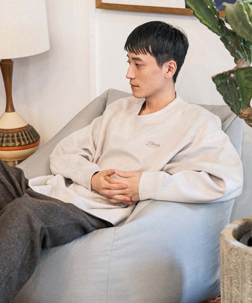 niko and（ニコアンド）の「フェイクスウェードロゴプルオーバー（T