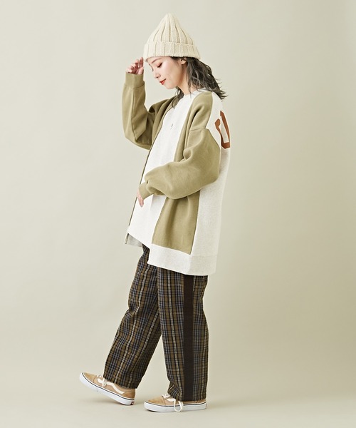 CUBE SUGAR（キューブシュガー）の「裏起毛スウェットバックプリントロゴプルオーバー（スウェット・レディース・オートミール/レッド/ブラック/マルチ/カーキ・M）」の19枚目の写真