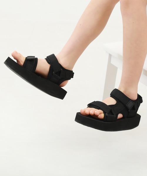 devirock（デビロック）の「ふわもちボリュームソール スポーツサンダル（サンダル・キッズ・その他2/その他1/ブラック系その他/ピンク系その他・24.0cm/23.0cm/22.0cm/21.0cm/20.0cm/19.0cm/18.0cm/17.0cm）」の4枚目の写真