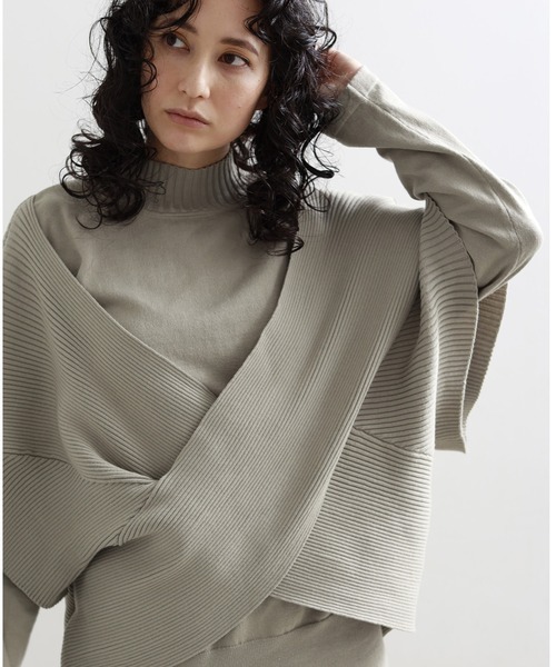 OSMOSIS(オズモーシス)の「クロスニットプルオーバー(ニット/セーター・レディース・ベージュ/ライトグリーン/ブラック・ONE SIZE)」の2枚目の写真