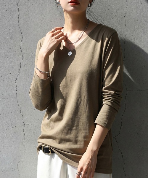 antiqua(アンティカ)の「長袖 綿100 無地 Vネック ロンT(Tシャツ/カットソー・レディース・ネイビー/ブラック/オフホワイト/スミクロ/カーキ・XL/L/M)」の4枚目の写真
