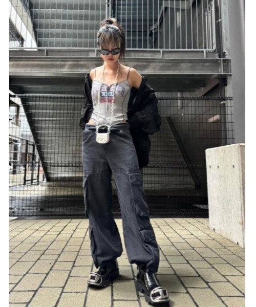 DIESEL(ディーゼル)の「レディース ミニチャームバッグ 1DR XXS CHAIN(ショルダーバッグ・レディース・ホワイト/ブラック/ピンク・UNI)」の20枚目の写真