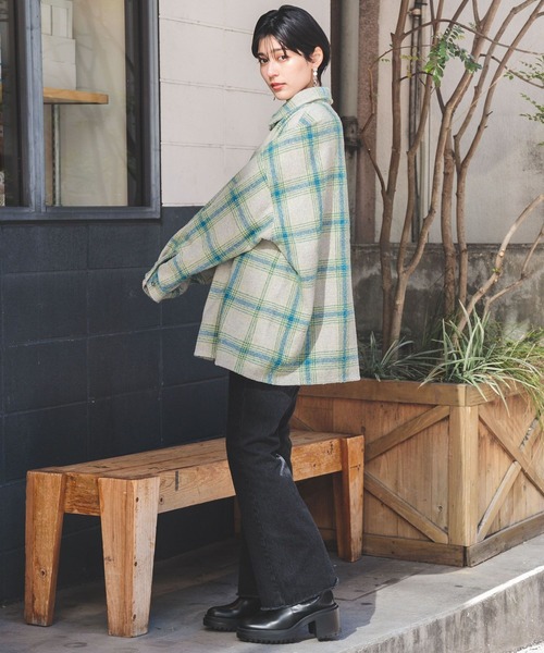 RAGEBLUE(レイジブルー)の「BIGシルエット/ルーズオンブレチェックシャツ(シャツ/ブラウス・レディース・ホワイト系/ブルー系・FREE)」の5枚目の写真