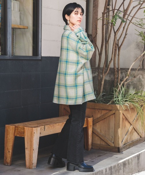 RAGEBLUE(レイジブルー)の「BIGシルエット/ルーズオンブレチェックシャツ(シャツ/ブラウス・レディース・ホワイト系/ブルー系・FREE)」の6枚目の写真