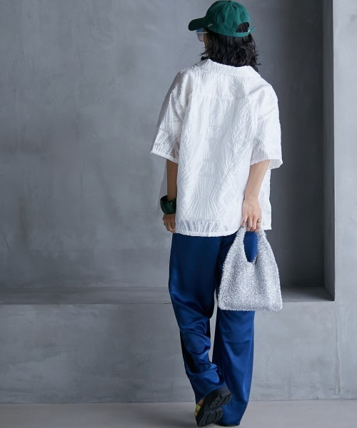 GEVS.（ジェイヴィス）の「＜大きいサイズ＞ カットジャガード半袖シャツ GEVS.（シャツ/ブラウス・レディース・ブラック/アイボリー・LL/3L/4L/5L/L）」の21枚目の写真