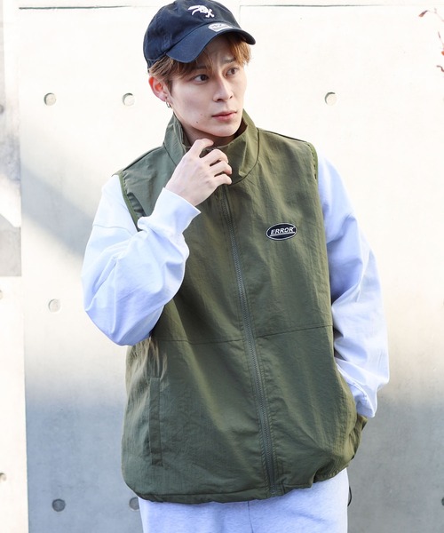 SPINNS(スピンズ)の「【ユニセックスで着用可能】ERROR刺繍ロゴ ナイロンスタンドカラーベスト(ベスト・メンズ・ブルー/ブラック/カーキ/グレー/ネイビー・ONESIZE)」の19枚目の写真