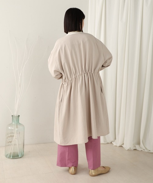 Bou Jeloud(ブージュルード)の「マットブッチャーラベルコート(ステンカラーコート・レディース・ブラック/ベージュ・38)」の14枚目の写真