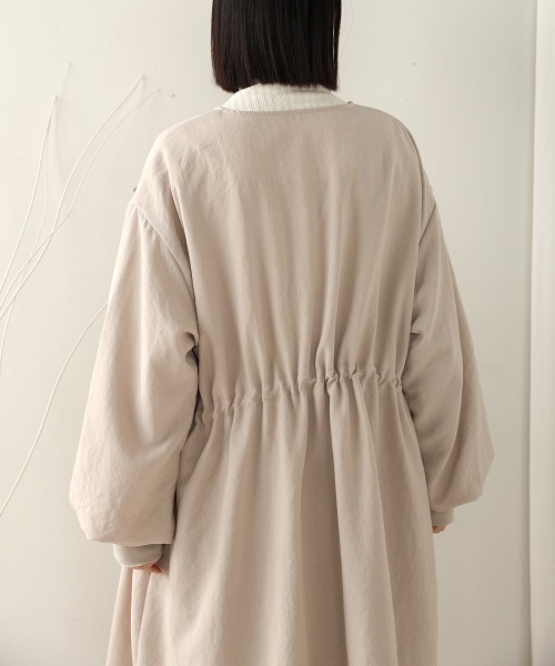 Bou Jeloud(ブージュルード)の「マットブッチャーラベルコート(ステンカラーコート・レディース・ブラック/ベージュ・38)」の16枚目の写真
