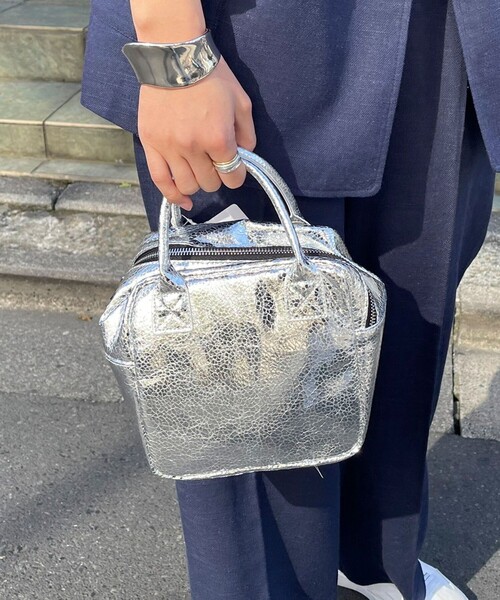 fredy emue(フレディエミュ)の「メタルキューブ2WAYバッグ(ショルダーバッグ・レディース・シルバー/ミント/ブロンズ・FREE)」の4枚目の写真