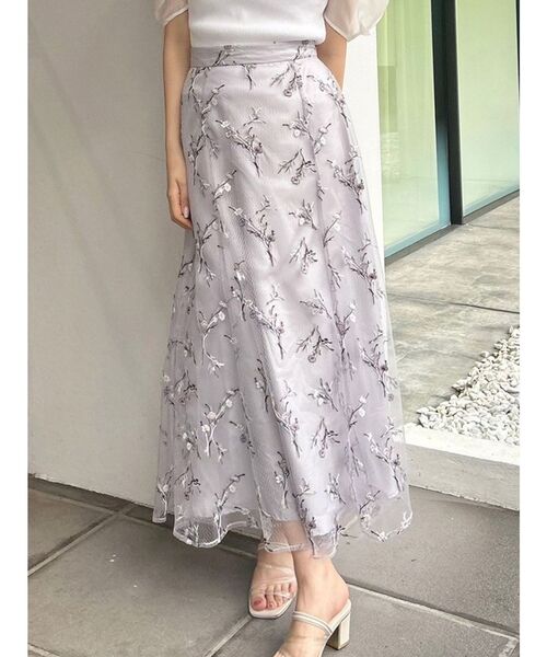 MERCURYDUO(マーキュリーデュオ)の「チュール刺繍ブーケ柄フレアスカート(スカート・レディース・チャコールグレー/ライトブルー/ラベンダー・SMALL/MEDIUM/X-SMALL)」の3枚目の写真