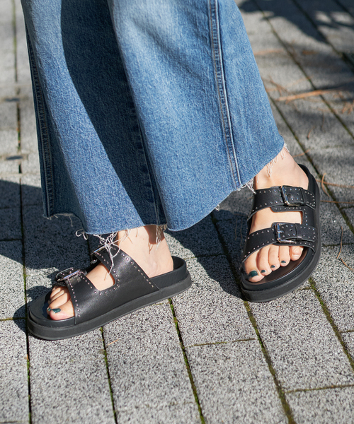 U by SPICK&SPAN（ユーバイスピックアンドスパン）の「【MOHI/モヒ】 STUDS 2ストラップサンダル（サンダル・レディース・ブラック・36/37/38）」の2枚目の写真
