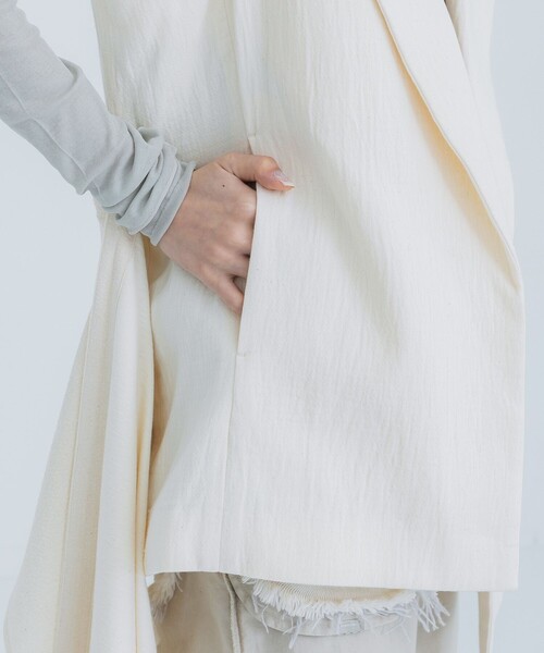 kotohayokozawa（コトハヨコザワ）の「【kotohayokozawa/コトハヨコザワ】レイヤードタイスリーブレスジャケット（その他アウター・レディース・アイボリー・FREE）」の2枚目の写真