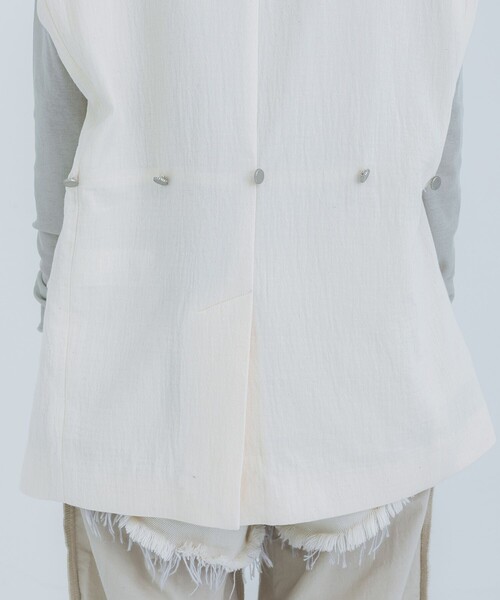 kotohayokozawa（コトハヨコザワ）の「【kotohayokozawa/コトハヨコザワ】レイヤードタイスリーブレスジャケット（その他アウター・レディース・アイボリー・FREE）」の3枚目の写真