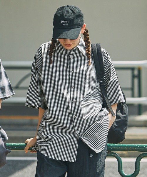 THE CRAFT CREW PRODUCTS（ザクラフトクループロダクツ）の「ファンクショナルファブリック ビッグシルエット アソートレギュラーカラー半袖シャツ / 抗菌・防臭・イージーケア【THE CRAFT CREW PRODUCTS】（シャツ/ブラウス・メンズ・ダークインディゴブルー/ブラック系/ブルー系/ブラック系1/ブラック系2/ネイビー系/グレー系/オフホワイト/ホワイト系/グレイッシュベージュ/サックスブルー・M/S/L）」の5枚目の写真