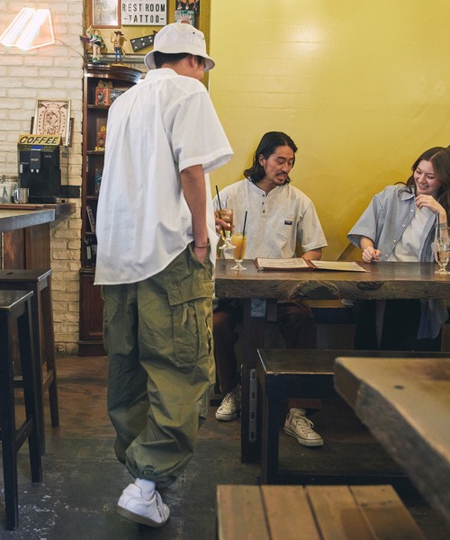 THE CRAFT CREW PRODUCTS（ザクラフトクループロダクツ）の「ファンクショナルファブリック ビッグシルエット アソートレギュラーカラー半袖シャツ / 抗菌・防臭・イージーケア【THE CRAFT CREW PRODUCTS】（シャツ/ブラウス・メンズ・ダークインディゴブルー/ブラック系/ブルー系/ブラック系1/ブラック系2/ネイビー系/グレー系/オフホワイト/ホワイト系/グレイッシュベージュ/サックスブルー・M/S/L）」の17枚目の写真