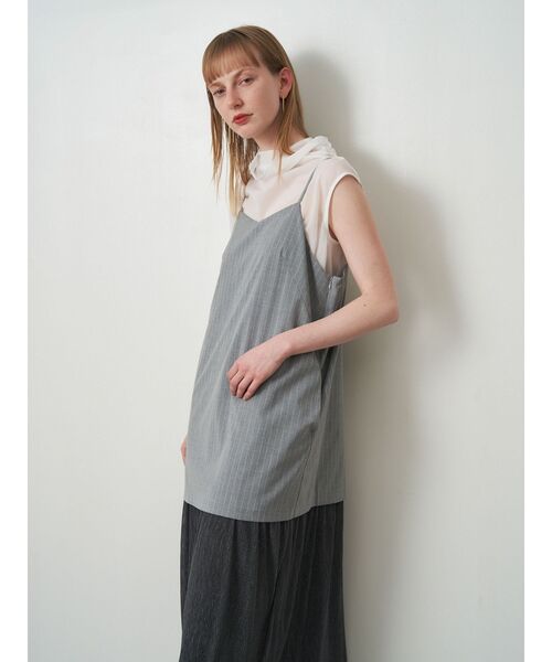 ELENDEEK（エレンディーク）の「マテリアルドッキングキャミワンピース（ワンピース・レディース・グレー/ブラック/ライトグレー・01/02）」の6枚目の写真