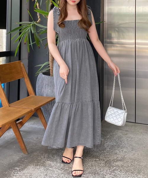 INGNI(イング)の「肩リボンデニムシャーリングワンピース(ワンピース・レディース・ライトグレー/ブルー・M)」の14枚目の写真