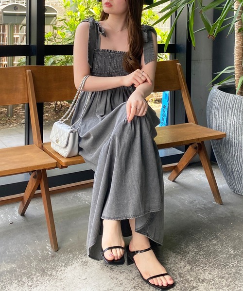 INGNI(イング)の「肩リボンデニムシャーリングワンピース(ワンピース・レディース・ライトグレー/ブルー・M)」の15枚目の写真