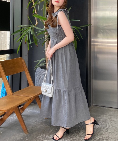 INGNI(イング)の「肩リボンデニムシャーリングワンピース(ワンピース・レディース・ライトグレー/ブルー・M)」の16枚目の写真