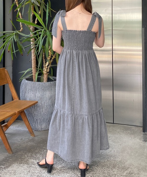 INGNI(イング)の「肩リボンデニムシャーリングワンピース(ワンピース・レディース・ライトグレー/ブルー・M)」の18枚目の写真