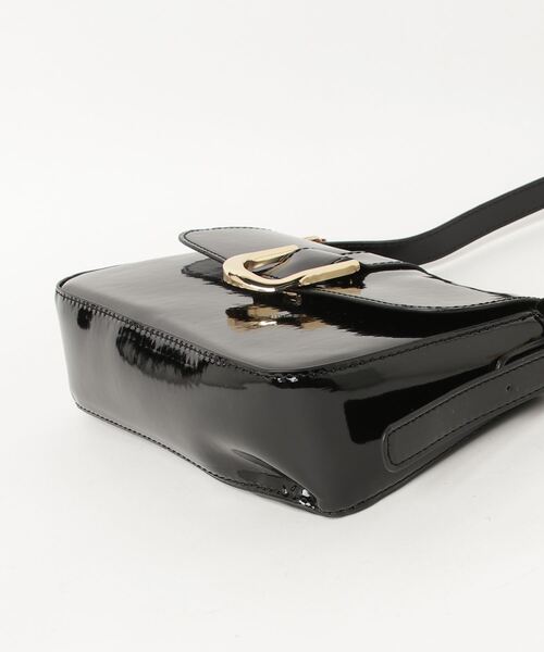 HIKA（ヒカ）の「【HIKA】メタルバックルフェイクレザーショルダーハンドBAG（ハンドバッグ・レディース・ホワイト/ブラック・FREE）」の4枚目の写真