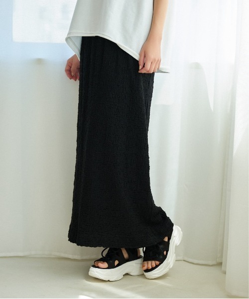 mysty woman(ミスティウーマン)の「テクスチャーカットナロースカート 128881(スカート・レディース・ブラック/パープル/オフホワイト/ピンク/ブルー系その他/イエロー系その他/ライトベージュ・FREE)」の1枚目の写真