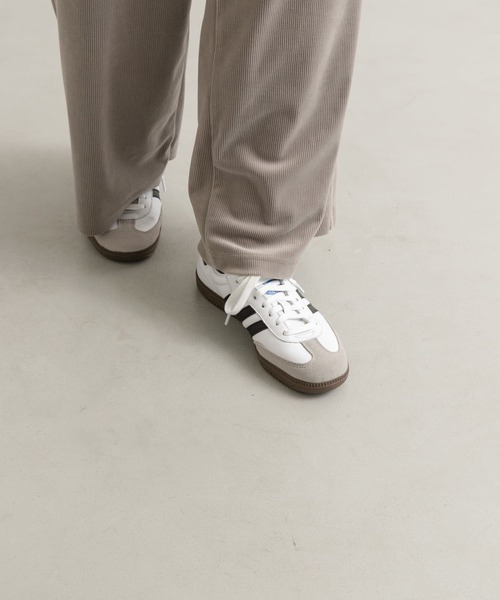 adidas(アディダス)の「adidas SAMBA OG(スニーカー・レディース・ブラック系その他/ホワイト系その他・23.5/24/24.5)」の5枚目の写真