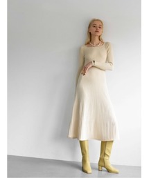 square-neck rib knit one-piece