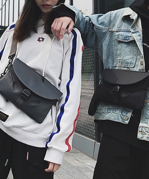 SEN TOKYO（セントーキョー）の「合理的で多機能。フラップクロスボディバッグ（ショルダーバッグ・メンズ・グレー/ブラック・FREE）」の2枚目の写真