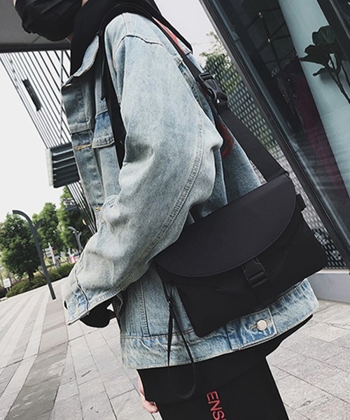 SEN TOKYO（セントーキョー）の「合理的で多機能。フラップクロスボディバッグ（ショルダーバッグ・メンズ・グレー/ブラック・FREE）」の4枚目の写真