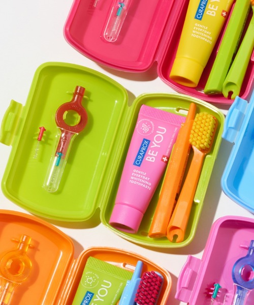 bpr BEAMS（ビーピーアール ビームス ）の「【ビームスの百名品】CURAPROX / travel set BE YOU 歯ブラシ セット（オーラルケア/歯磨きグッズ・レディース・ブルー/オレンジ/イエロー/レッド/ピンク/グリーン・FREE）」の2枚目の写真