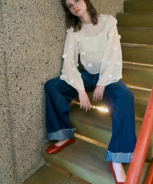 Unitage(ユニテージ)の「スクエアトゥリボンバレエシューズ(パンプス・レディース・ブラック/レッド・MEDIUM/LARGE)」の4枚目の写真