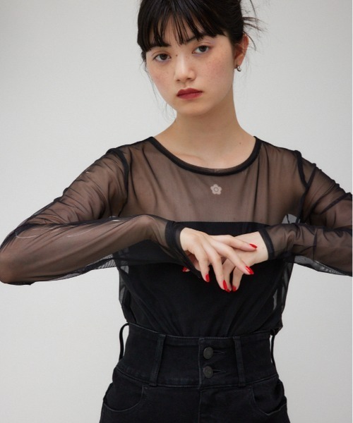 AZUL by moussy（アズールバイマウジー）の「MARY QUANT×AZUL　シアータトゥートップス（Tシャツ/カットソー・レディース・ブラック/ライトベージュ・FREE）」の2枚目の写真