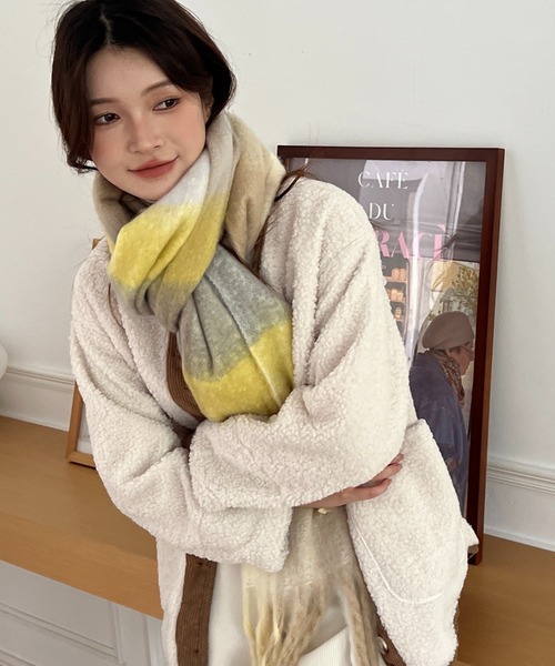 SHEPP(シープ)の「フリンジボリューム チェック ボーダー マフラー(マフラー・レディース・グリーン/ベージュ/その他1・F)」の2枚目の写真