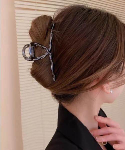 E&C closet…（イーアンドシークローゼット）の「ウェーブバンスクリップ（バレッタ/ヘアクリップ・レディース・ゴールド/シルバー/ブラック・FREE）」の2枚目の写真