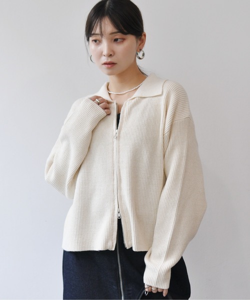 Meli rich(メリーリッチ)の「ダブルジップ襟付きニットカーディガン(カーディガン/ボレロ・レディース・ベージュ/チャコールグレー/アイボリー/カーキ・FREE)」の16枚目の写真