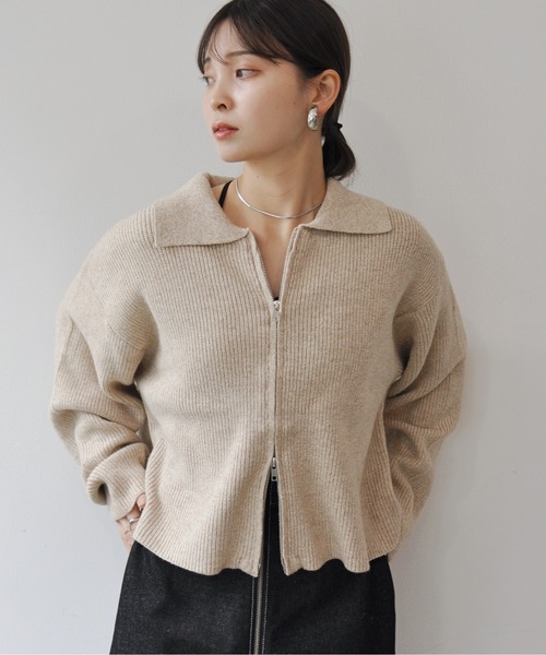 Meli rich(メリーリッチ)の「ダブルジップ襟付きニットカーディガン(カーディガン/ボレロ・レディース・ベージュ/チャコールグレー/アイボリー/カーキ・FREE)」の6枚目の写真