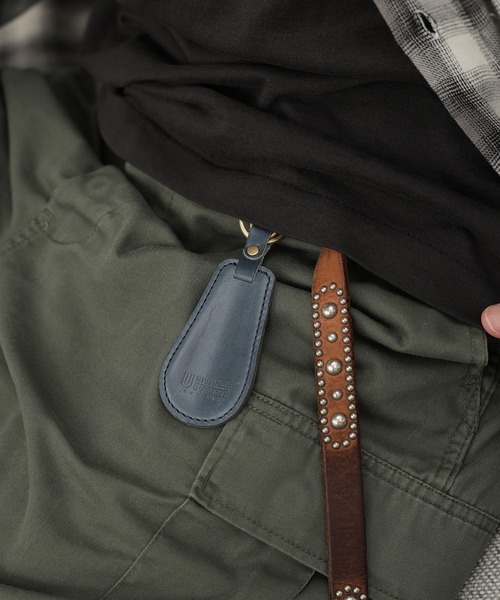 UNIVERSAL OVERALL(ユニバーサルオーバーオール)の「UNIVERSAL OVERALL/ユニバーサルオーバーオール 栃木レザー靴べらキーホルダー(キーホルダー・メンズ・ブラック/チョコ/ライトブラウン/グリーン/レッド/ネイビー・FREE)」の15枚目の写真