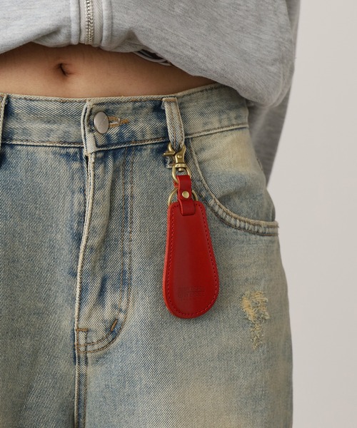 UNIVERSAL OVERALL(ユニバーサルオーバーオール)の「UNIVERSAL OVERALL/ユニバーサルオーバーオール 栃木レザー靴べらキーホルダー(キーホルダー・メンズ・ブラック/チョコ/ライトブラウン/グリーン/レッド/ネイビー・FREE)」の17枚目の写真