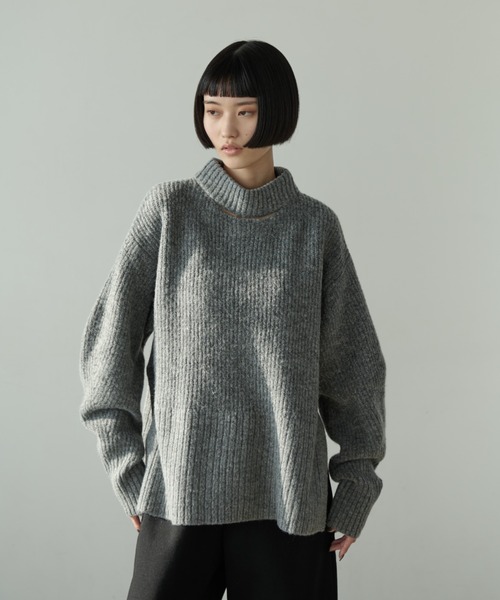 AIC.（エーアイシー）の「カットアウトハイネックリブニットトップス（ニット/セーター・レディース・ネイビー/グレー/グレイッシュベージュ・FREE）」の12枚目の写真