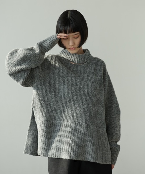 AIC.（エーアイシー）の「カットアウトハイネックリブニットトップス（ニット/セーター・レディース・ネイビー/グレー/グレイッシュベージュ・FREE）」の13枚目の写真