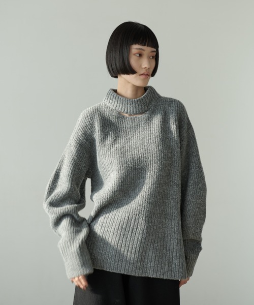 AIC.（エーアイシー）の「カットアウトハイネックリブニットトップス（ニット/セーター・レディース・ネイビー/グレー/グレイッシュベージュ・FREE）」の15枚目の写真