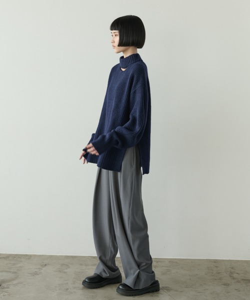 AIC.（エーアイシー）の「カットアウトハイネックリブニットトップス（ニット/セーター・レディース・ネイビー/グレー/グレイッシュベージュ・FREE）」の9枚目の写真