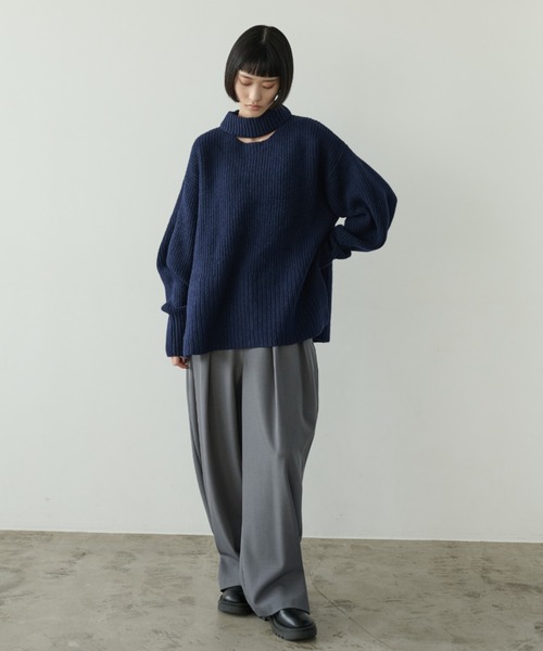 AIC.（エーアイシー）の「カットアウトハイネックリブニットトップス（ニット/セーター・レディース・ネイビー/グレー/グレイッシュベージュ・FREE）」の8枚目の写真