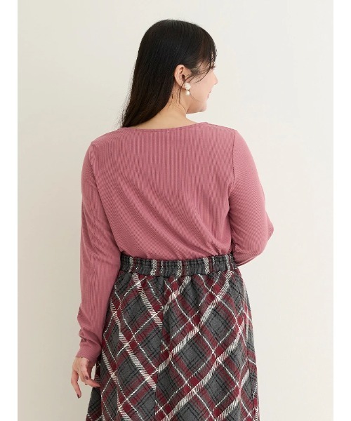 Re-J&SUPURE(リジェイアンドスプル)の「【大きいサイズ】ビジュー付きネックストラップトップス(ニット/セーター・レディース・ピンク/ブラック/オフホワイト・X-LARGE/XX-LARGE)」の6枚目の写真