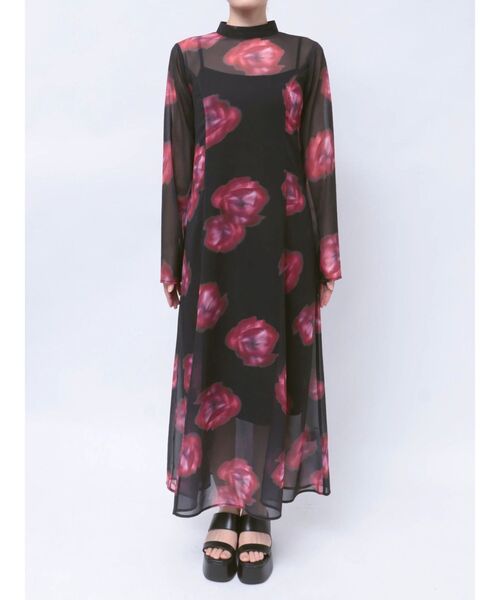 MURUA(ムルーア)の「【WEB・一部店舗限定】ニュアンスフラワープリントワンピース(ワンピース・レディース・ブラック/グレー・FREE)」の4枚目の写真
